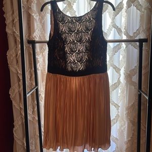 Beige and Black lace dress. Casual and soft!
